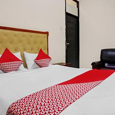 Oyo 90702 Wisma Tobana Kebayoran Mencil Esterno foto