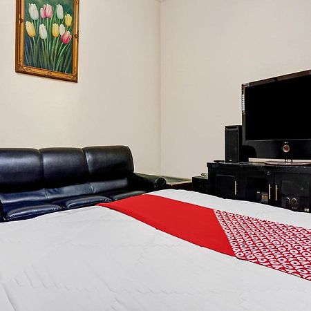 Oyo 90702 Wisma Tobana Kebayoran Mencil Esterno foto