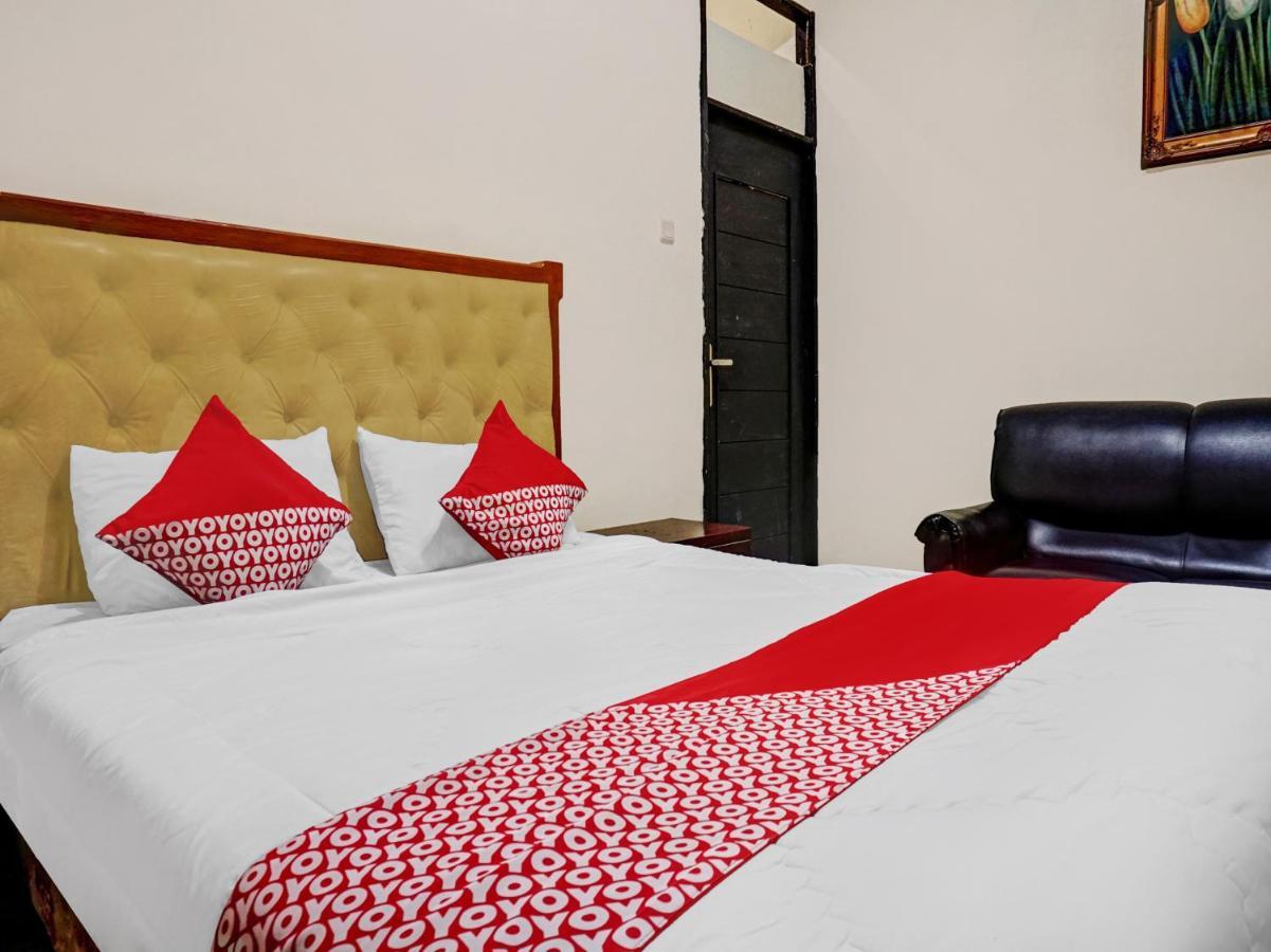 Oyo 90702 Wisma Tobana Kebayoran Mencil Esterno foto