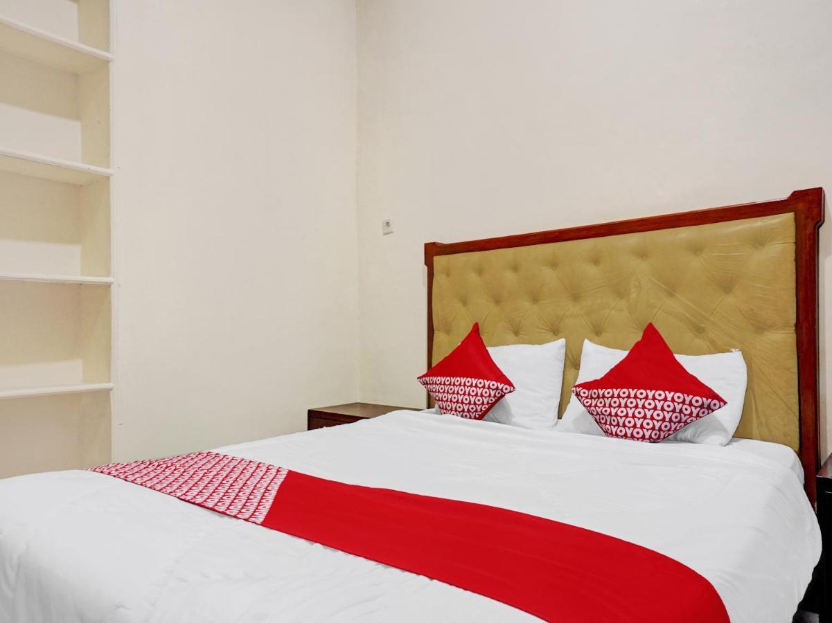 Oyo 90702 Wisma Tobana Kebayoran Mencil Esterno foto