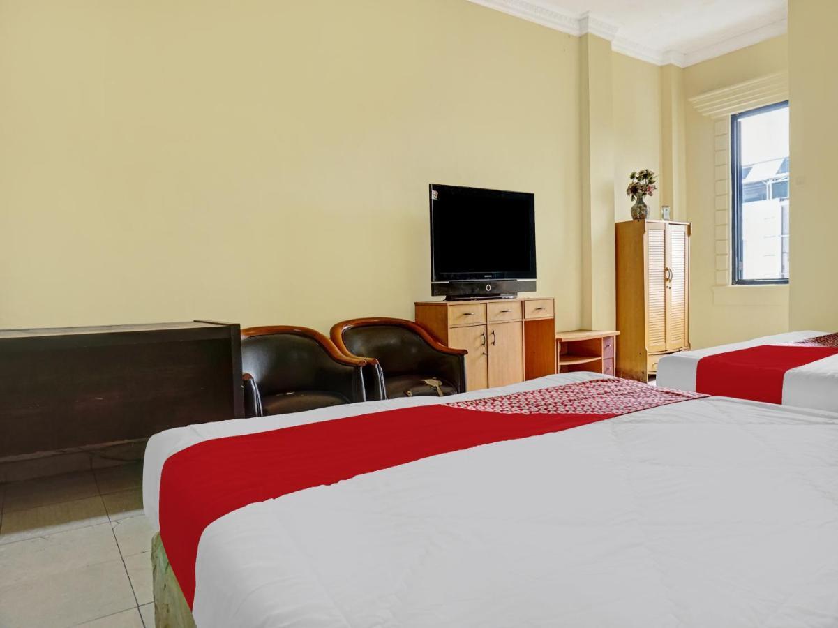 Oyo 90702 Wisma Tobana Kebayoran Mencil Esterno foto