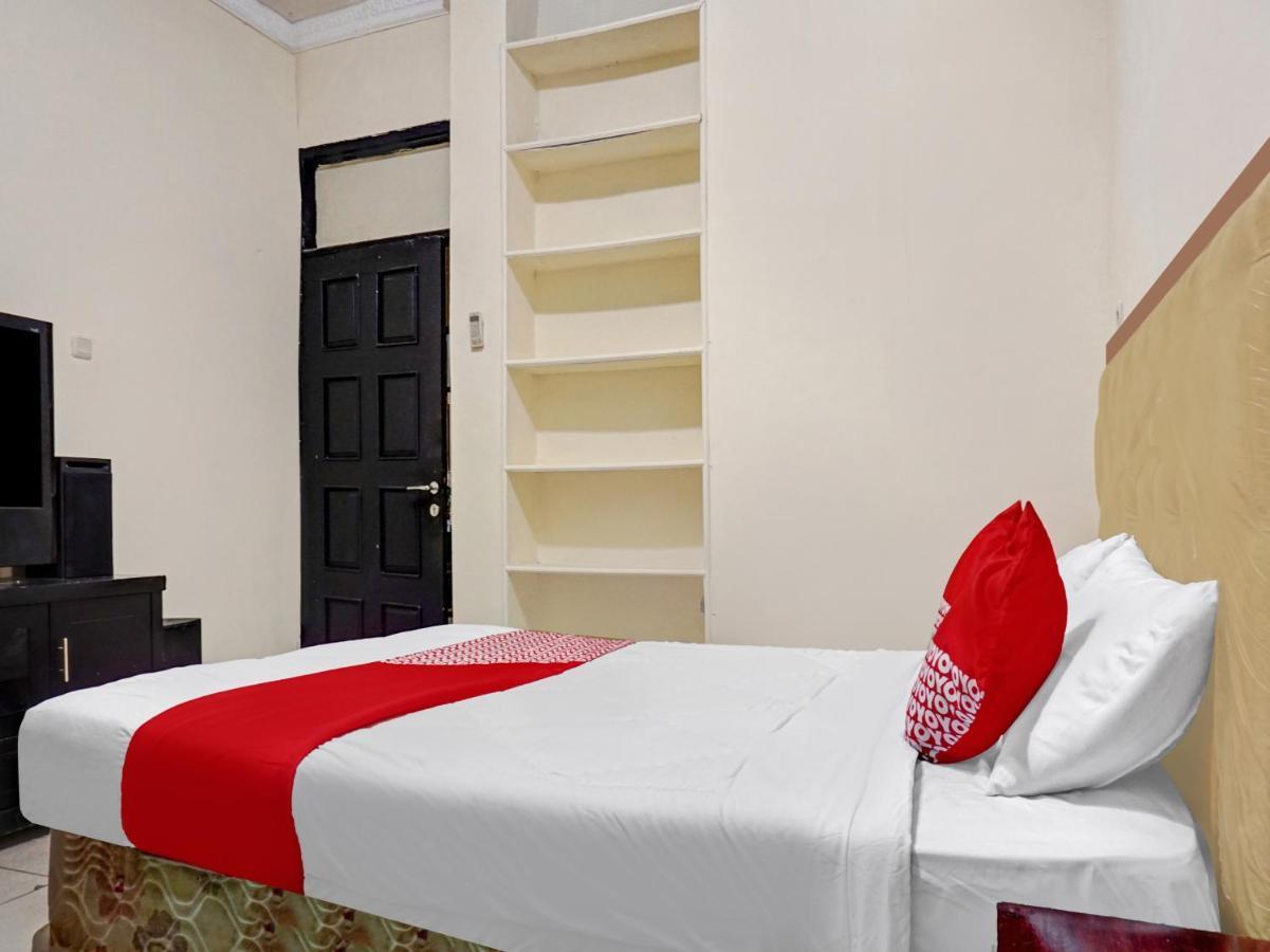 Oyo 90702 Wisma Tobana Kebayoran Mencil Esterno foto