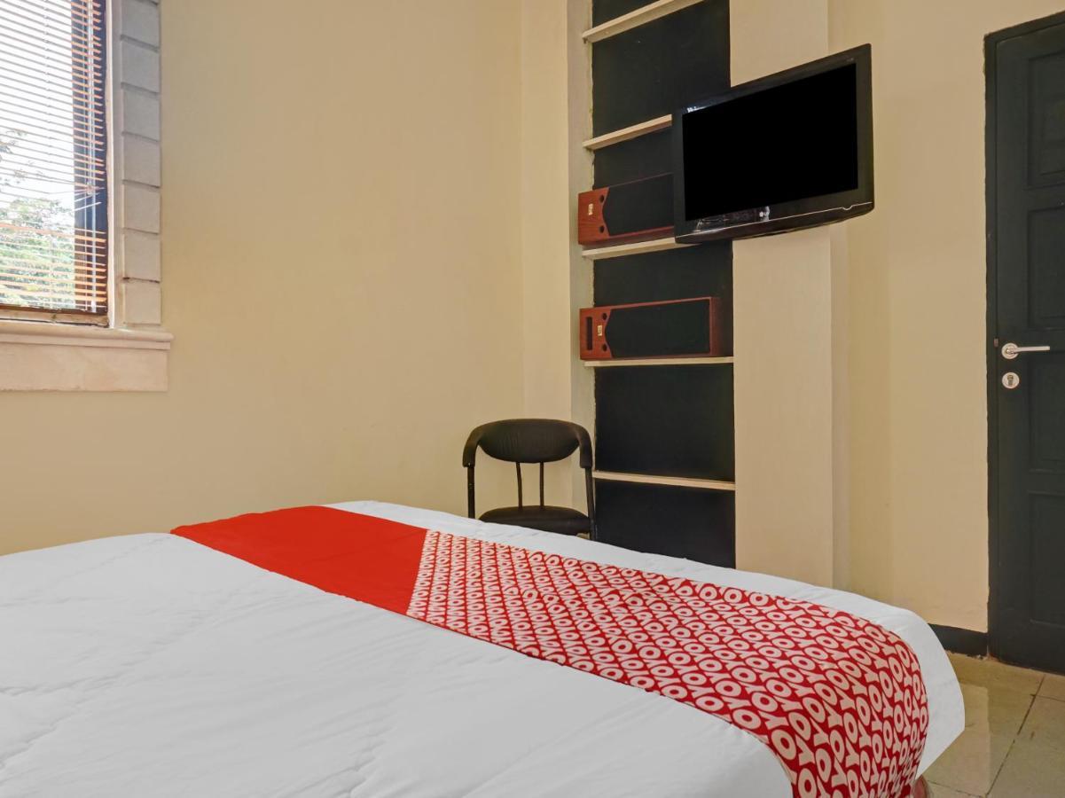 Oyo 90702 Wisma Tobana Kebayoran Mencil Esterno foto